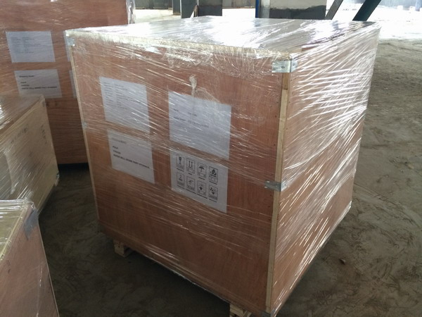 大批淞江橡膠接頭金屬軟管裝箱發(fā)貨