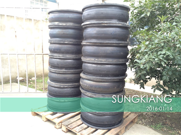 上海淞江為某閥門廠配套DN1000橡膠接頭發(fā)貨現(xiàn)場 上海淞江為某閥門廠配套DN1000橡膠接頭發(fā)貨現(xiàn)場