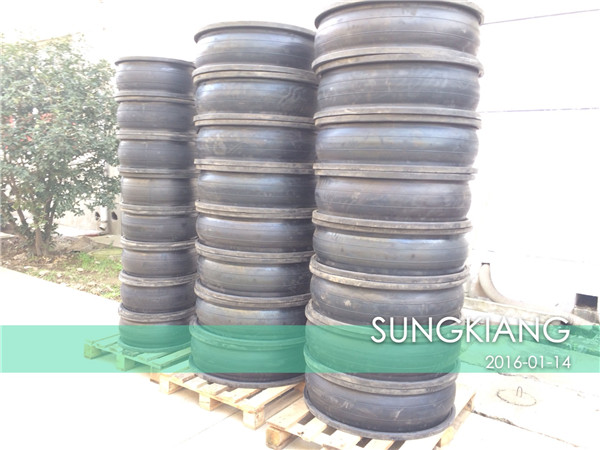 上海淞江為某閥門廠配套DN1000橡膠接頭發(fā)貨現(xiàn)場 上海淞江為某閥門廠配套DN1000橡膠接頭發(fā)貨現(xiàn)場