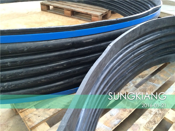 DN2500卡箍橡膠接頭上海淞江廠生產(chǎn)現(xiàn)場實拍 DN2500卡箍橡膠接頭上海淞江廠生產(chǎn)現(xiàn)場實拍