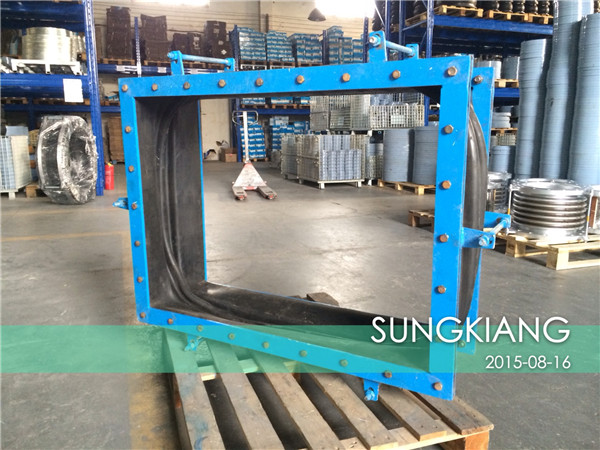 方形耐高溫橡膠風(fēng)道補(bǔ)償器發(fā)貨現(xiàn)場照片 方形耐高溫橡膠風(fēng)道補(bǔ)償器發(fā)貨現(xiàn)場照片