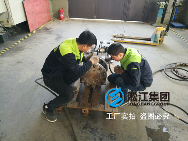 新年新開始 產(chǎn)品質(zhì)量第一為重要 DN250橡膠接頭壓力檢測培訓(xùn) 新年新開始 產(chǎn)品質(zhì)量第一為重要 DN250橡膠接頭壓力檢測培訓(xùn)