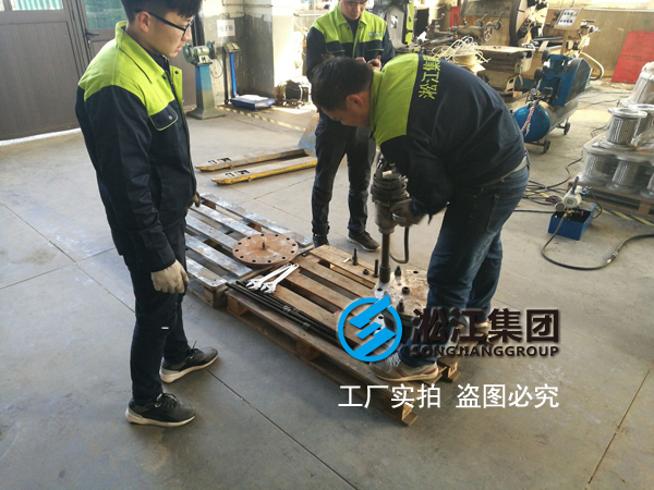 新年新開始 產(chǎn)品質(zhì)量第一為重要 DN250橡膠接頭壓力檢測培訓(xùn) 新年新開始 產(chǎn)品質(zhì)量第一為重要 DN250橡膠接頭壓力檢測培訓(xùn)