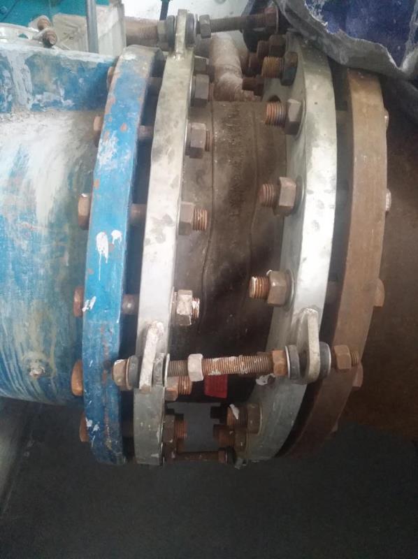 這樣安裝橡膠接頭肯定出問題“超位移” 這樣安裝橡膠接頭肯定出問題“超位移”