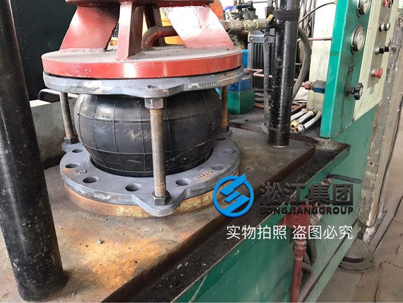 DN250橡膠接頭球墨法蘭強(qiáng)度檢測(cè)現(xiàn)場(chǎng) DN250橡膠接頭球墨法蘭強(qiáng)度檢測(cè)現(xiàn)場(chǎng)