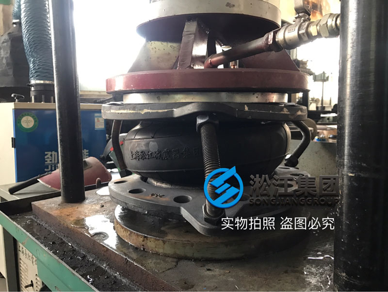 DN250橡膠接頭球墨法蘭強(qiáng)度檢測(cè)現(xiàn)場(chǎng) DN250橡膠接頭球墨法蘭強(qiáng)度檢測(cè)現(xiàn)場(chǎng)