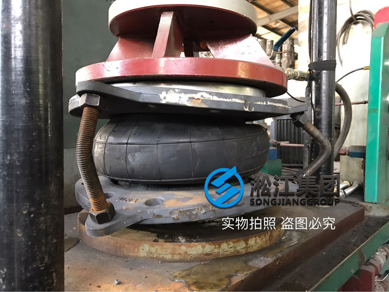 DN250橡膠接頭球墨法蘭強(qiáng)度檢測(cè)現(xiàn)場(chǎng) DN250橡膠接頭球墨法蘭強(qiáng)度檢測(cè)現(xiàn)場(chǎng)