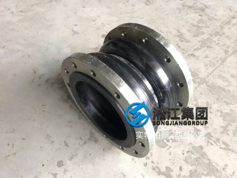 為鋼廠連鑄設(shè)備訂制的橡膠接頭準(zhǔn)備裝機(jī)