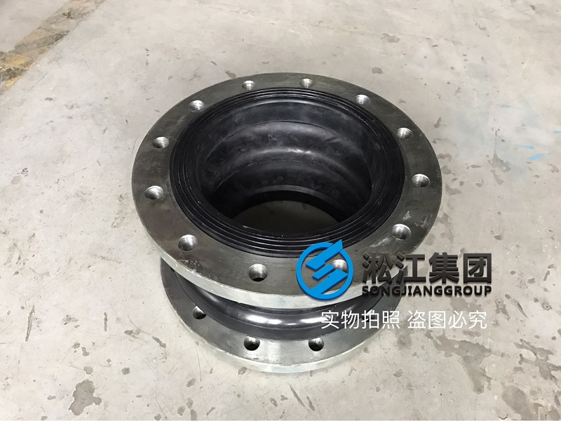 為鋼廠連鑄設(shè)備訂制的橡膠接頭準(zhǔn)備裝機(jī)