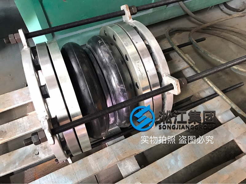 為鋼廠連鑄設(shè)備訂制的橡膠接頭準(zhǔn)備裝機(jī)