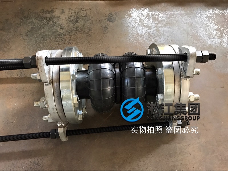 為鋼廠連鑄設(shè)備訂制的橡膠接頭準(zhǔn)備裝機(jī)