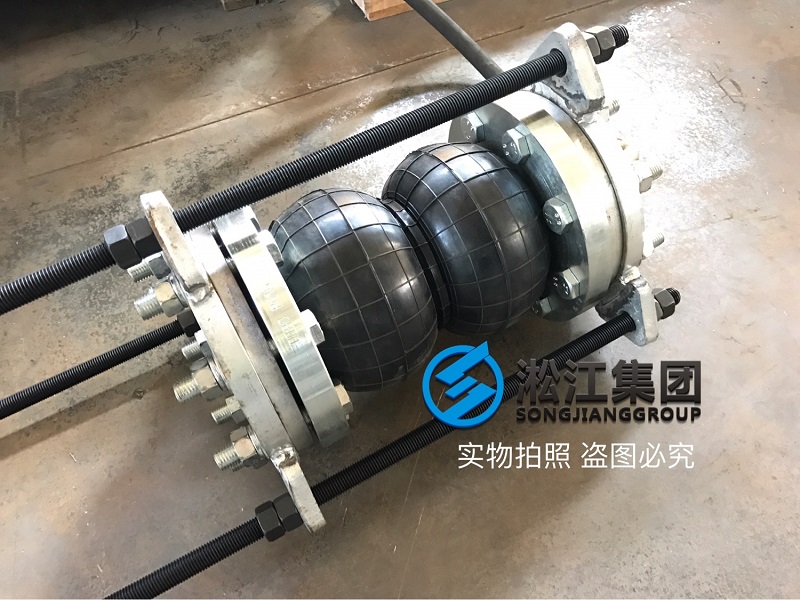 為鋼廠連鑄設(shè)備訂制的橡膠接頭準(zhǔn)備裝機(jī)