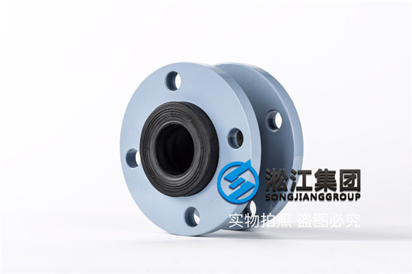 DN100天然橡膠接頭安裝在消防車